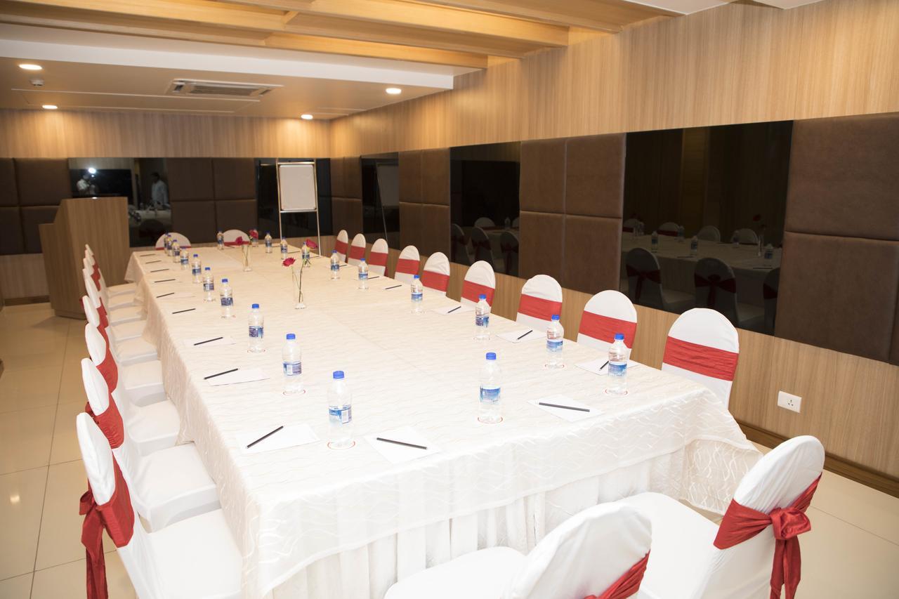 Hotel Citycentral Vijayawāda Extérieur photo